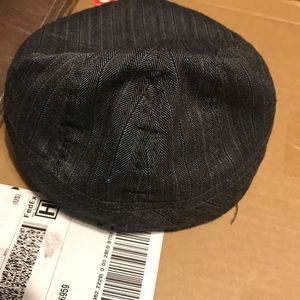 Size s/m black and gray cap